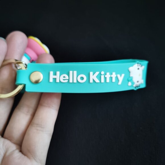 Hello Kitty Baker keychain - Picture 3 of 4